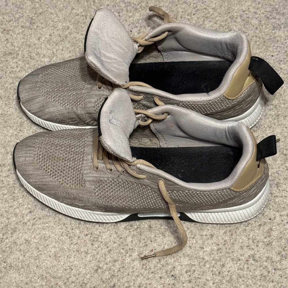 Men's Gray and Tan Sneakers